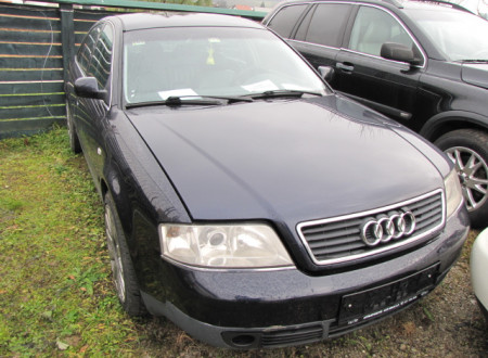 prednja stran osebnega vozila Audi A6 2.8