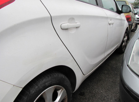 zadnja desna stran osebnega vozila Hyundai i20 1.4 (LPG)