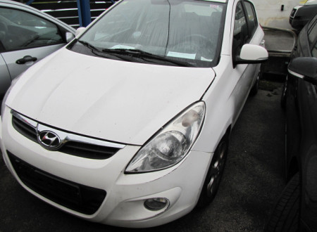 prednja stran osebnega vozila Hyundai i20 1.4 (LPG)