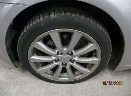 prednje levo kolo osebnega vozila Lexus IS 220 D