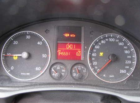 armaturna plošča (števec) osebnega vozila VW Golf 1.9 TDI