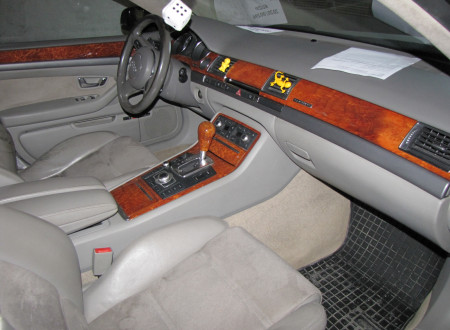 Notranjost (prednji sedeži) osebnega vozila AUDI A8 4.2