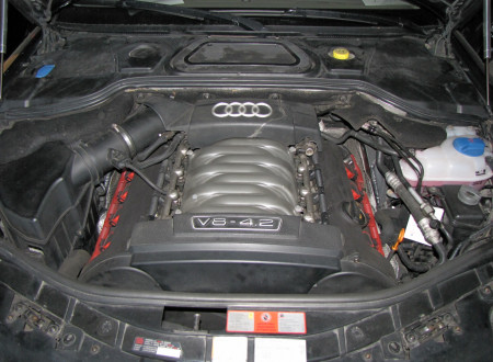 Motor osebnega vozila AUDI A8 4.2