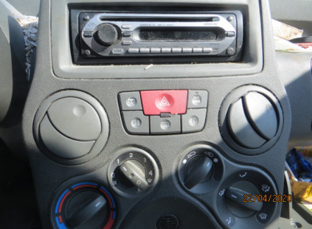 Armaturna plošča (avtoradio) - Osebno vozilo FIAT PANDA 1.2 4x4