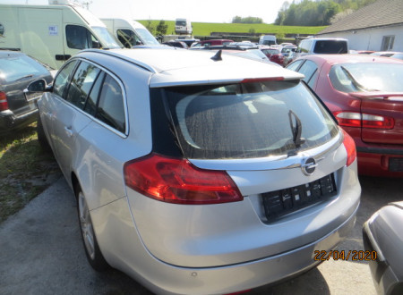 Zadnja stran - Osebno vozilo OPEL INSIGNIA CARAVAN 2.0 DT 16V