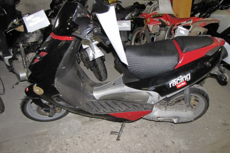 leva stran kolesa z motorjem (skuter) Aprilia LH 04