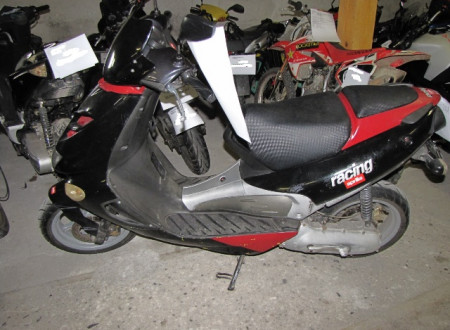 leva stran kolesa z motorjem (skuter) Aprilia LH 04