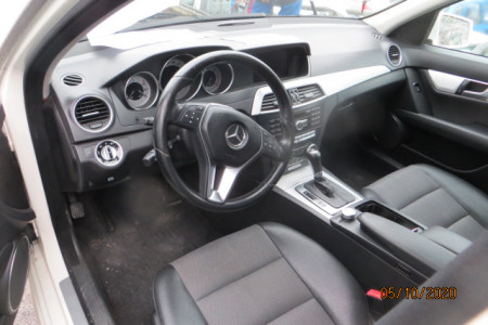 notranjost (spredaj) osebnega vozila Mercedes Benz C220 T CDI Aut.