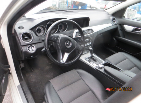 notranjost (spredaj) osebnega vozila Mercedes Benz C220 T CDI Aut.