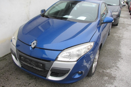 prednja stran osebnega vozila Renault Megane Coupe 1.6 16V
