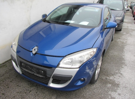 prednja stran osebnega vozila Renault Megane Coupe 1.6 16V