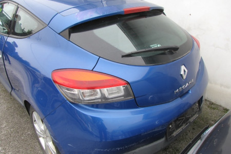 zadnja stran osebnega vozila Renault Megane Coupe 1.6 16V