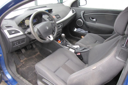 notranjost (spredaj) osebnega vozila Renault Megane Coupe 1.6 16V