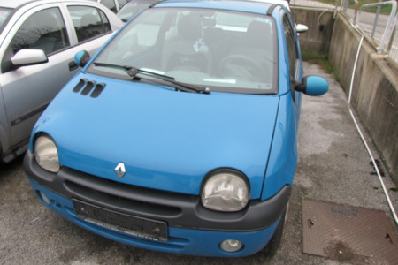 prednja stran osebnega vozila Renault Twingo 1.2