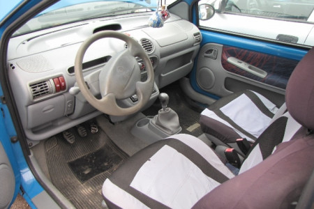 notranjost (spredaj) osebnega vozila Renault Twingo 1.2