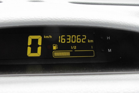 armaturna plošča (števec) osebnega vozila Renault Twingo 1.2