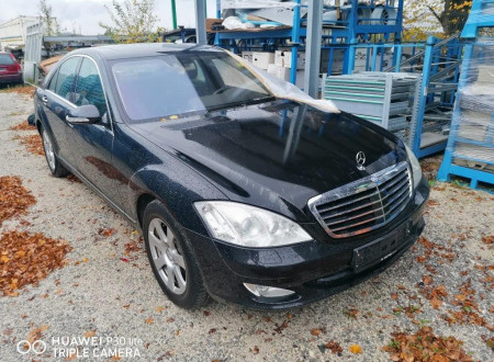 Prednja (desna) stran osebnega vozila MERCEDES BENZ  S / 350 / AUT.