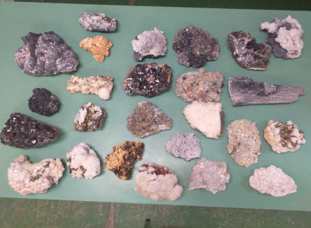 Oklic javne dražbe zbirke raznih mineralov iz rudnika Trepča