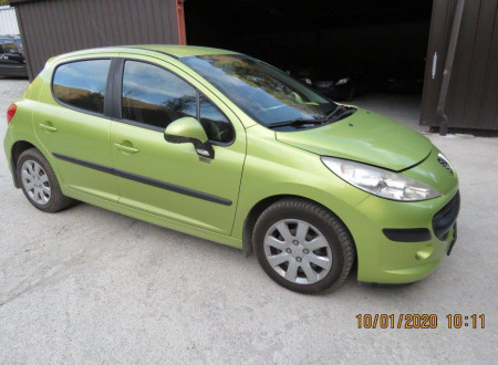 Desna stran osebnega vozila PEUGEOT 207 / 1.4 / i 16V