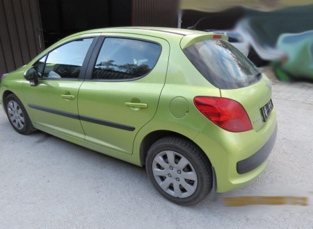 Leva zadnja stran osebnega vozila PEUGEOT 207 / 1.4 / i 16V