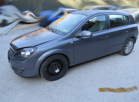 prednji zunanji levi bočni del 