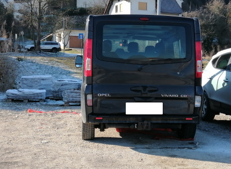 zadnja stran tovornega vozila Opel Vivaro