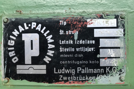 Tip PZK 15 H, številka stroja 17674003, letnik izdelave 1975, mlevni disk 49, centrifugalno kolo 940