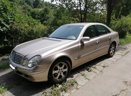 prednja leva stran osebnega vozila MERCEDES-BENZ E / 270