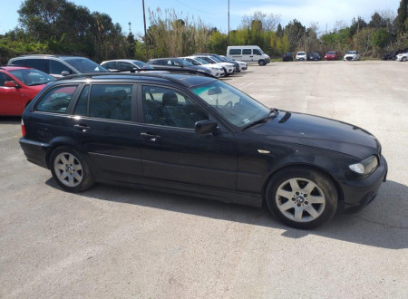 desna stran osebnega vozila BMW 320 D