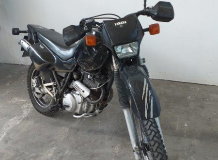 prednja stran motornega kolesa YAMAHA XT 600 E