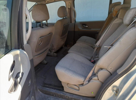 Notranjost (zadnji sedeži) osebnega vozila RENAULT ESPACE 1.9 DCI VIN