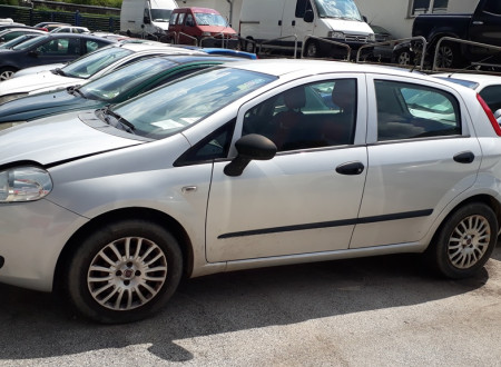 leva stran osebnega vozila FIAT PUNTO 1.4