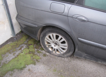 predrta desna zadnja pnevmatika osebnega vozila CITROËN C5 BREAK 2.2 (dizel)