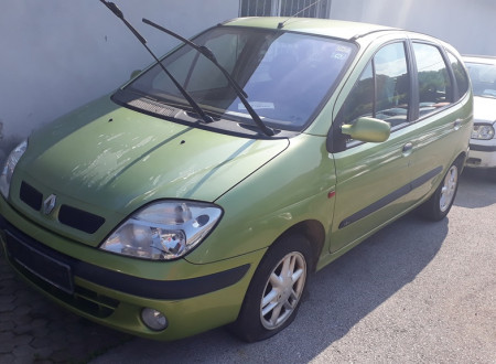 prednja leva stran osebnega vozila RENAULT MEGANE SCENIC 1.6