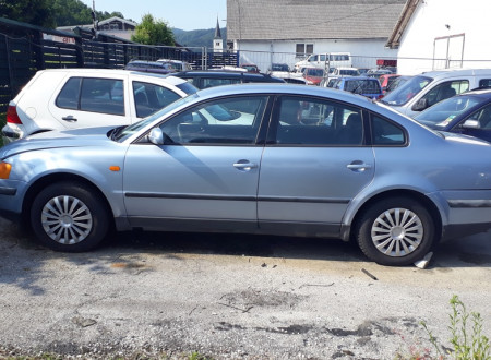 leva stran osebnega vozila VOLKSWAGEN PASSAT 1.8