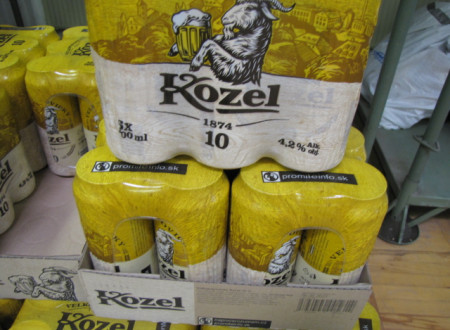 pivo Kozel v pločevinkah (pakirano v plastični embalaži)