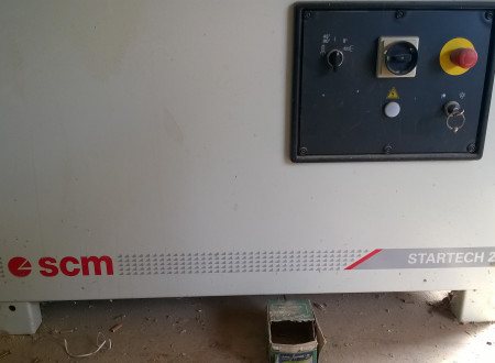 komandna plošča lesnoobdelovalnega stroja "MOZNIČARKA" SCM, model STARTECH 29
