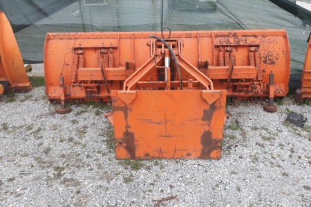 plug (oranžne barve)