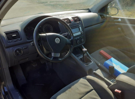 prednji notranji del (volan, sedeža, menjalnik)