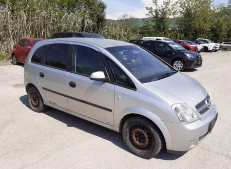 desna stran osebnega vozila OPEL MERIVA 1.6 16V