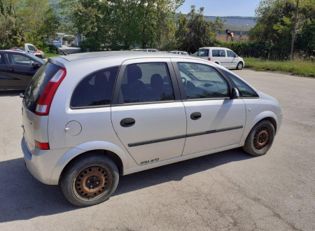 desna stran osebnega vozila OPEL MERIVA 1.6 16V