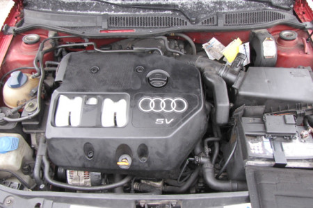 motor osebnega vozila AUDI A3 1.8