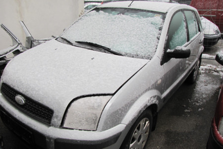 prednja leva stran osebnega vozila FORD FUSION 1.4 TDCI