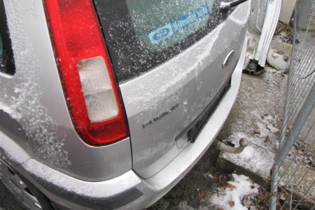 zadnja leva stran osebnega vozila FORD FUSION 1.4 TDCI