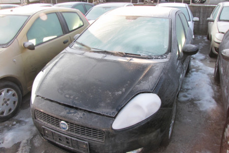 prednja stran osebnega vozila FIAT GRANDE PUNTO 1.4