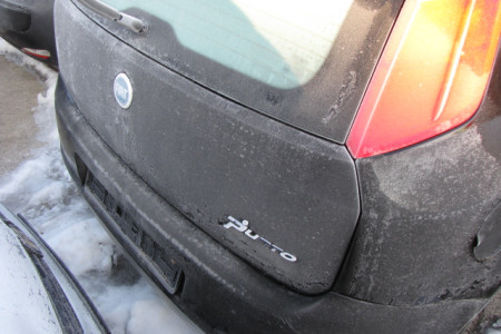 zadnja stran osebnega vozila FIAT GRANDE PUNTO 1.4