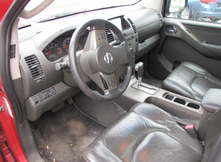 notranjost (armaturna plošča) tovornega vozila NISSAN NAVARA 2.5 DCI 4X4 AUT.