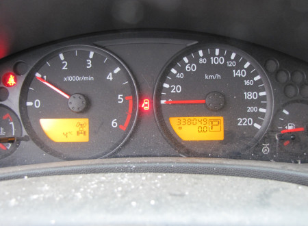 notranjost (števec) tovornega vozila NISSAN NAVARA 2.5 DCI 4X4 AUT.