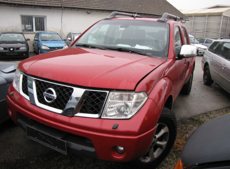 prednja leva stran tovornega vozila NISSAN NAVARA 2.5 DCI 4X4 AUT.