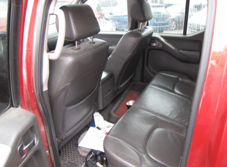 notranjost (zadnji sedeži) tovornega vozila NISSAN NAVARA 2.5 DCI 4X4 AUT.